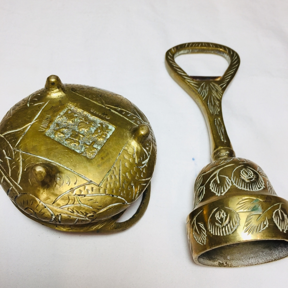 Antique base (bronze???) and bell with Sarna marking. Excellent conditio…